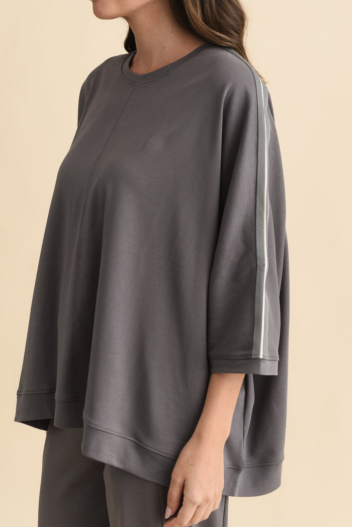 Valeria Grey Cotton Oversized Tee,Brunette model,alt text|model:MJ