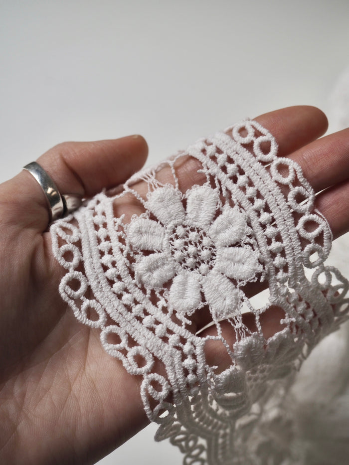 White Cotton Flower Scallop Lace Trim 90mm