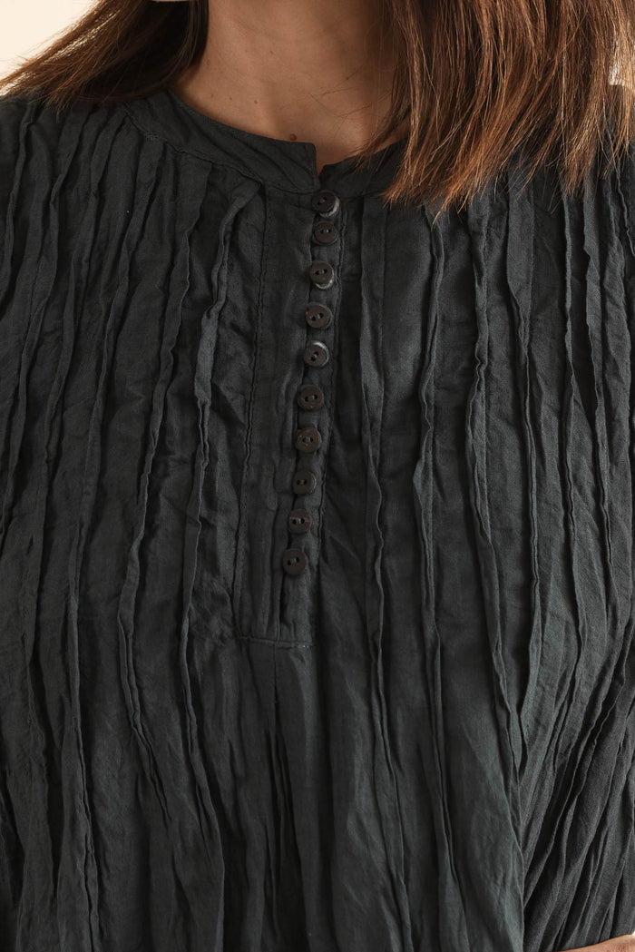 Willa Charcoal Crinkle Cotton Dress,Detail,Brunette model,alt text|model:Cara