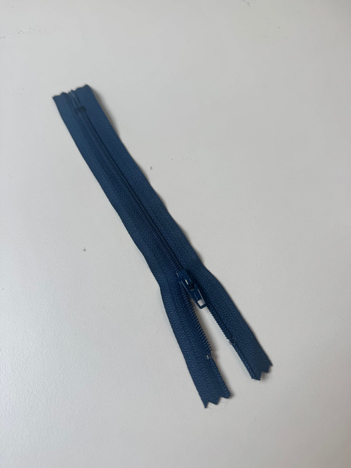 YKK 17cm/6.6 inch Deep Blue Standard Zips