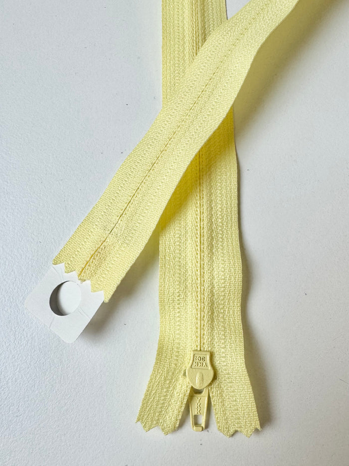YKK 55cm/21.5inch Pale Yellow Standard Zips