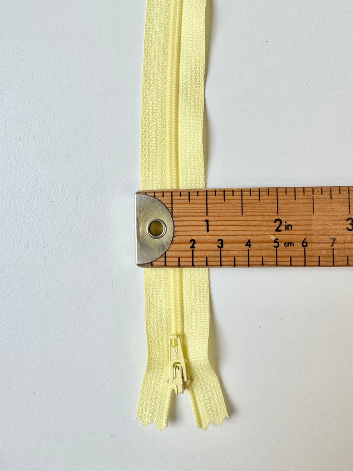 YKK 55cm/21.5inch Pale Yellow Standard Zips