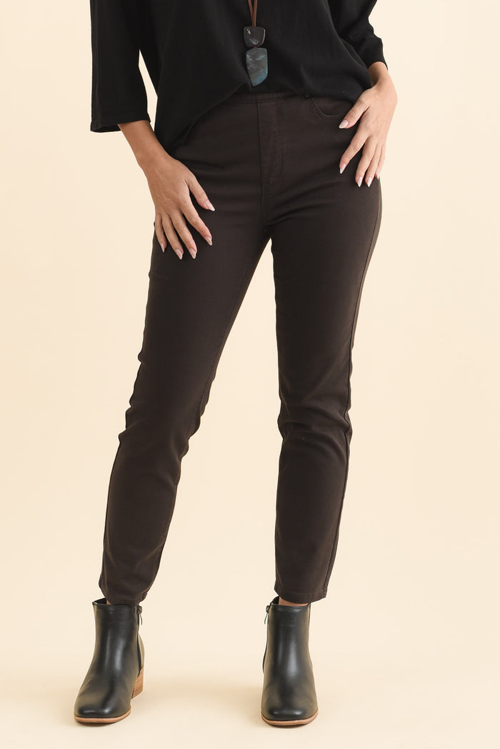 Zadie Chocolate Stretch Jeans,Brunette model,alt text|model:MJ