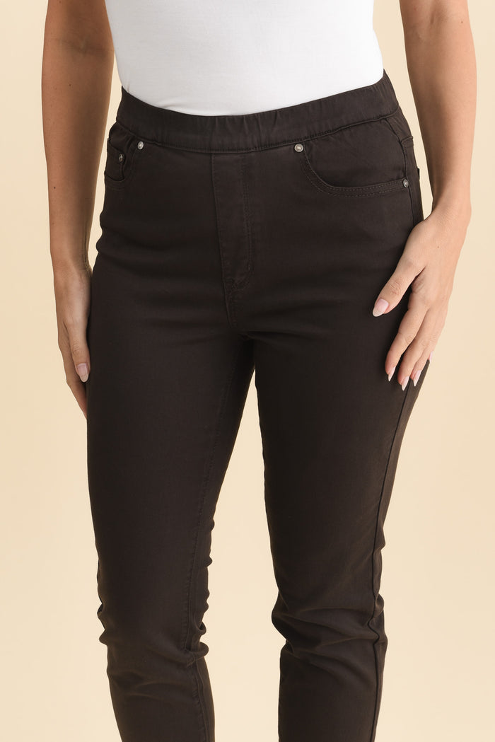 Zadie Chocolate Stretch Jeans,Brunette model,alt text|model:MJ