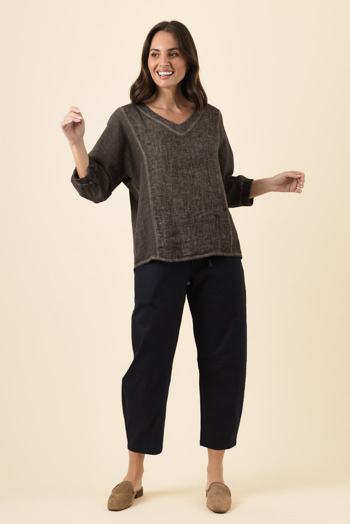 Ziola Mocha Linen Cotton Top,Brunette model,alt text|model:MJ